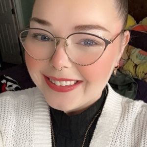 Meet your Posher, Crystal